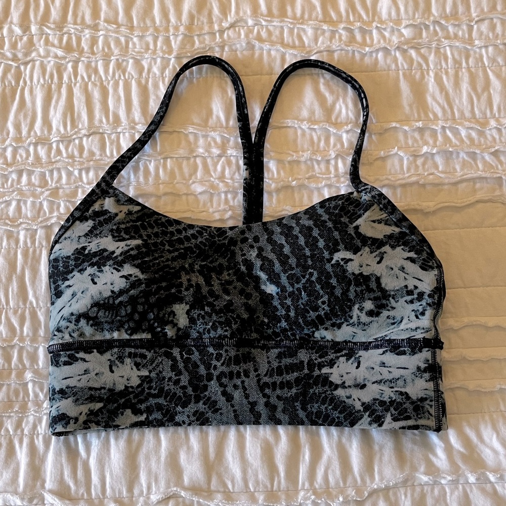 Lululemon sports bra size 4